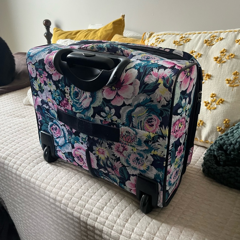 Vera Bradley Rolling Work Bag
Garden Grove Design - Picture 14 of 16